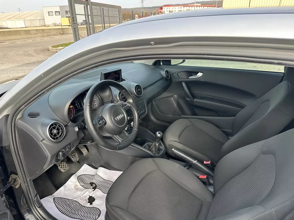 Audi A1 I 3 Portes 1.6 TDI 16V DPF 90 - photo 6