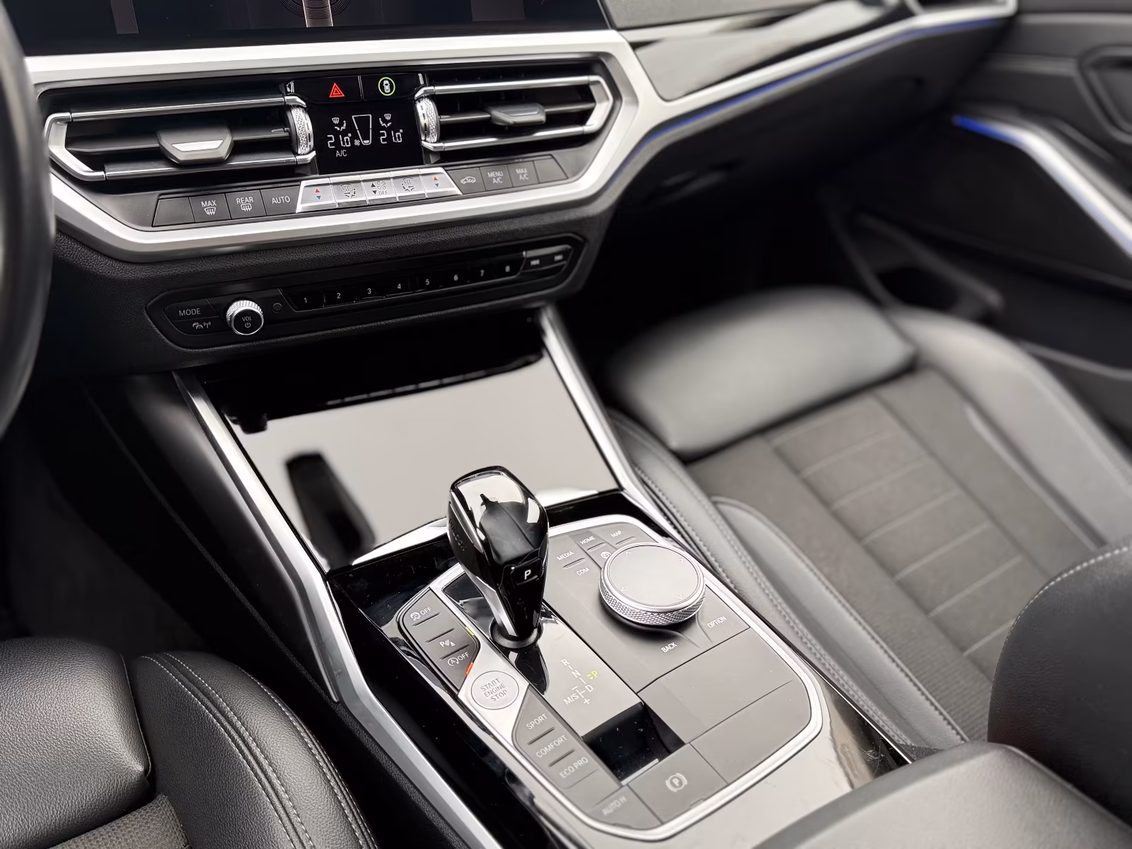 BMW 330 330i Touring 258 ch Steptronic - photo 14