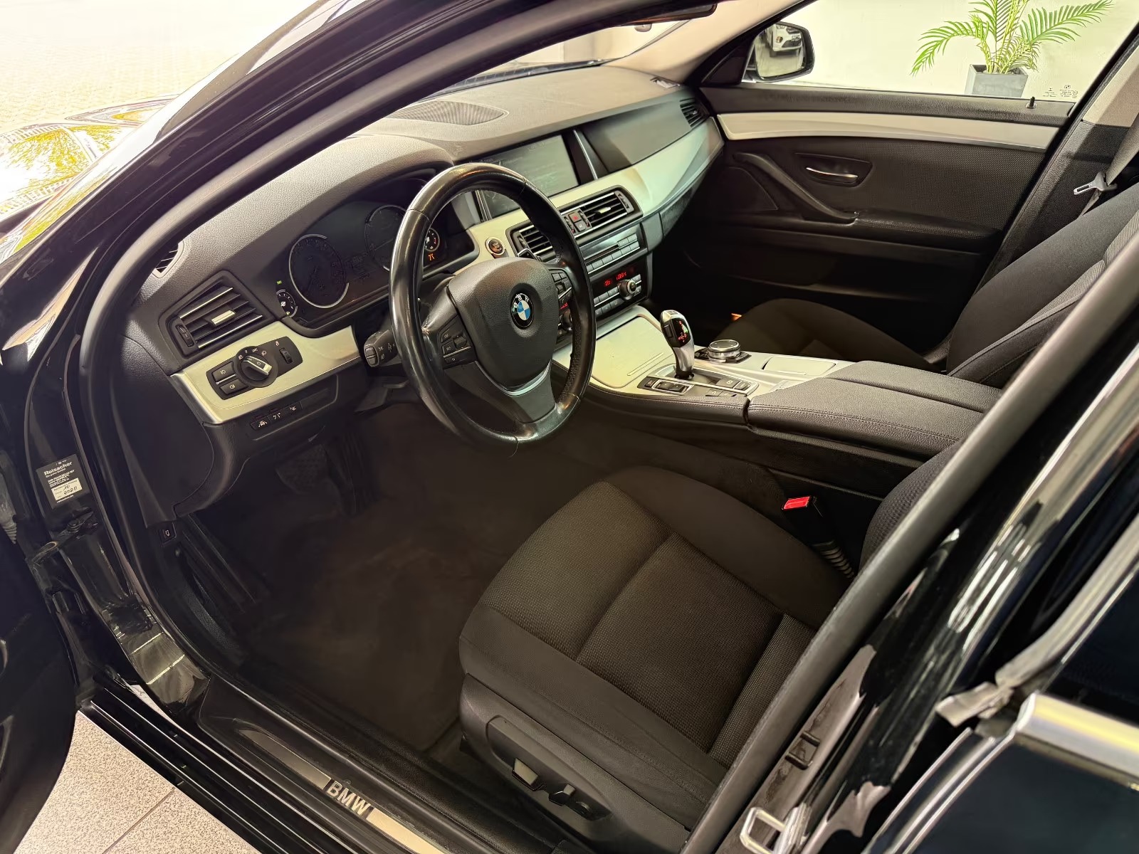 BMW 520 d xDrive SPORT-ED - photo 9