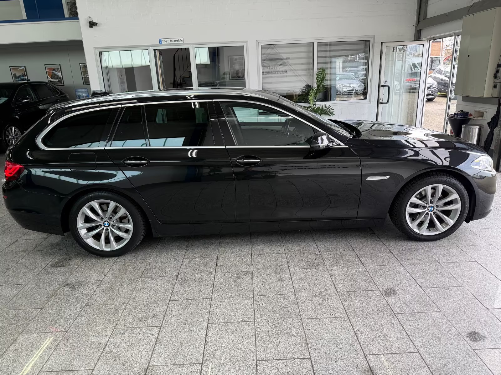 BMW 520 d xDrive SPORT-ED - photo 12