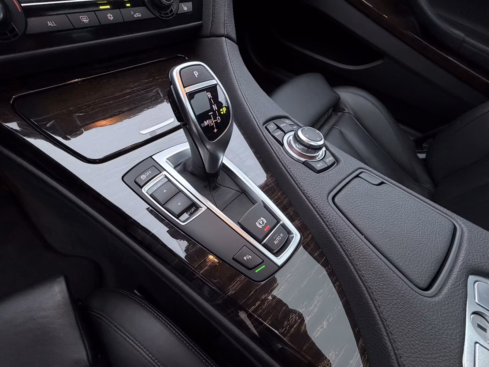 BMW 640i 640i 320 ch Steptronic - photo 10