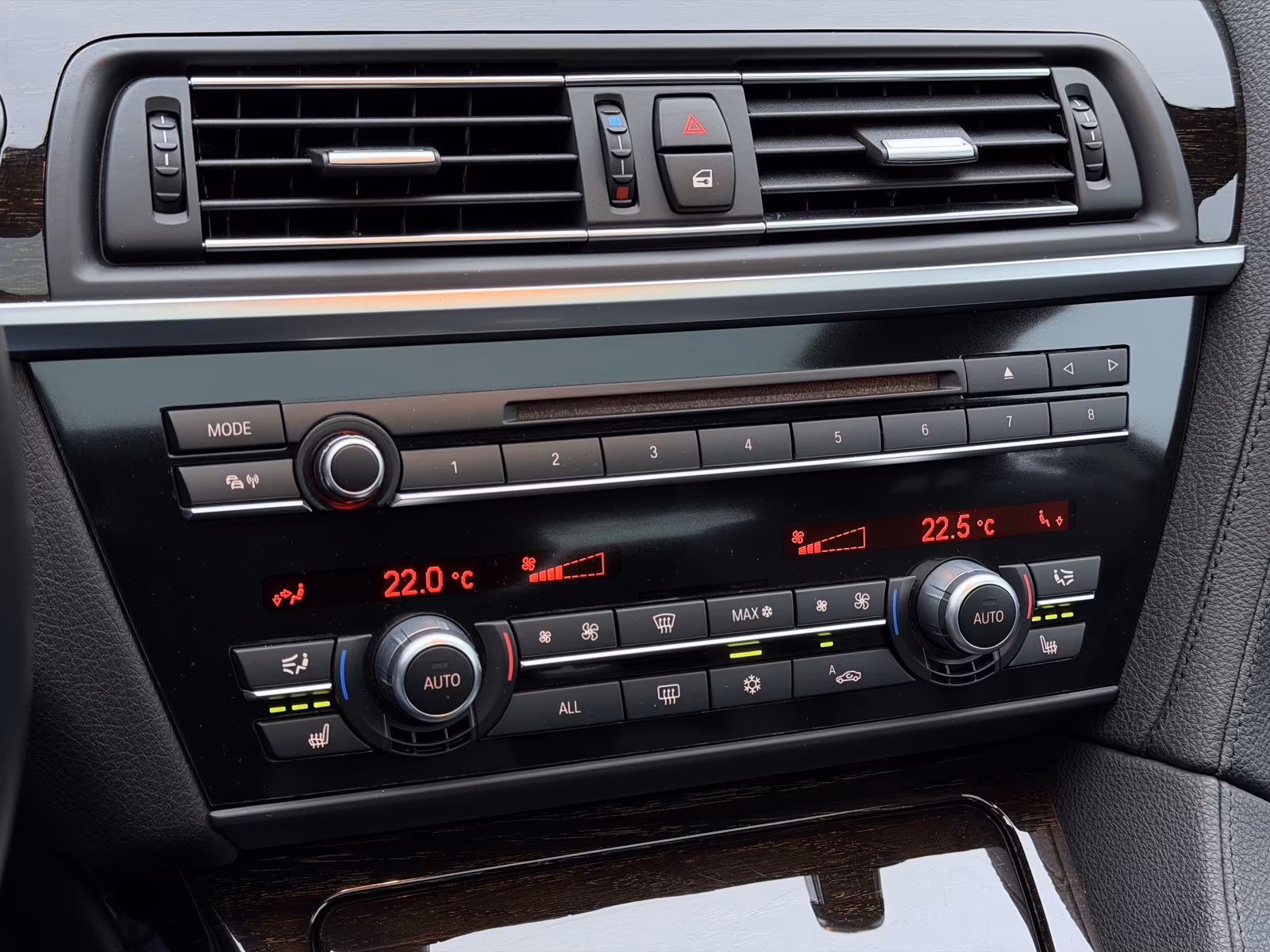 BMW 640i 640i 320 ch Steptronic - photo 9