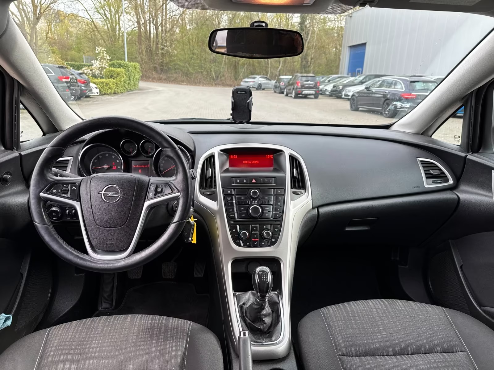 Opel Astra J Sports Tourer - photo 4