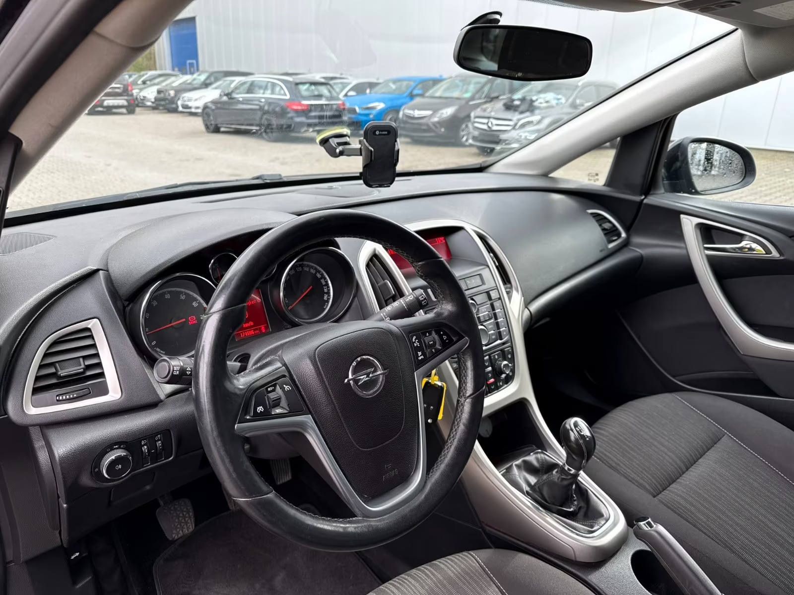 Opel Astra J Sports Tourer - photo 5