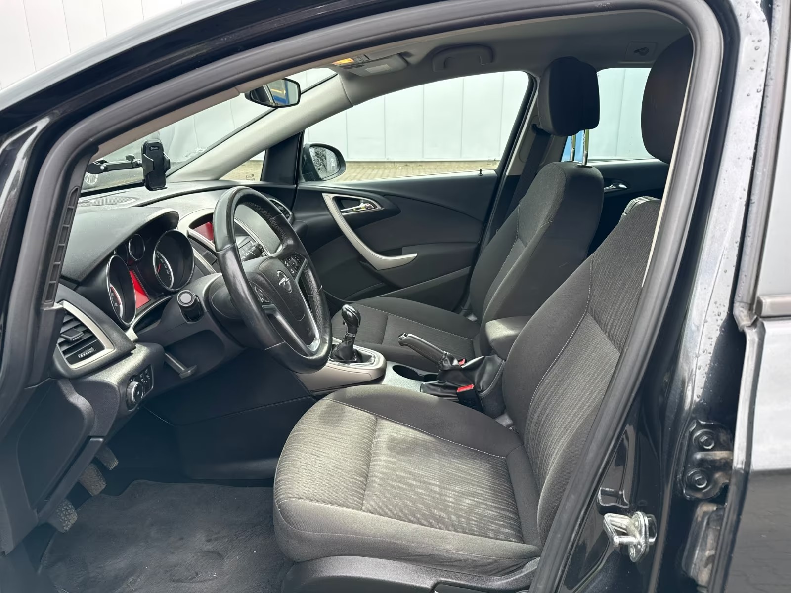 Opel Astra J Sports Tourer - photo 6