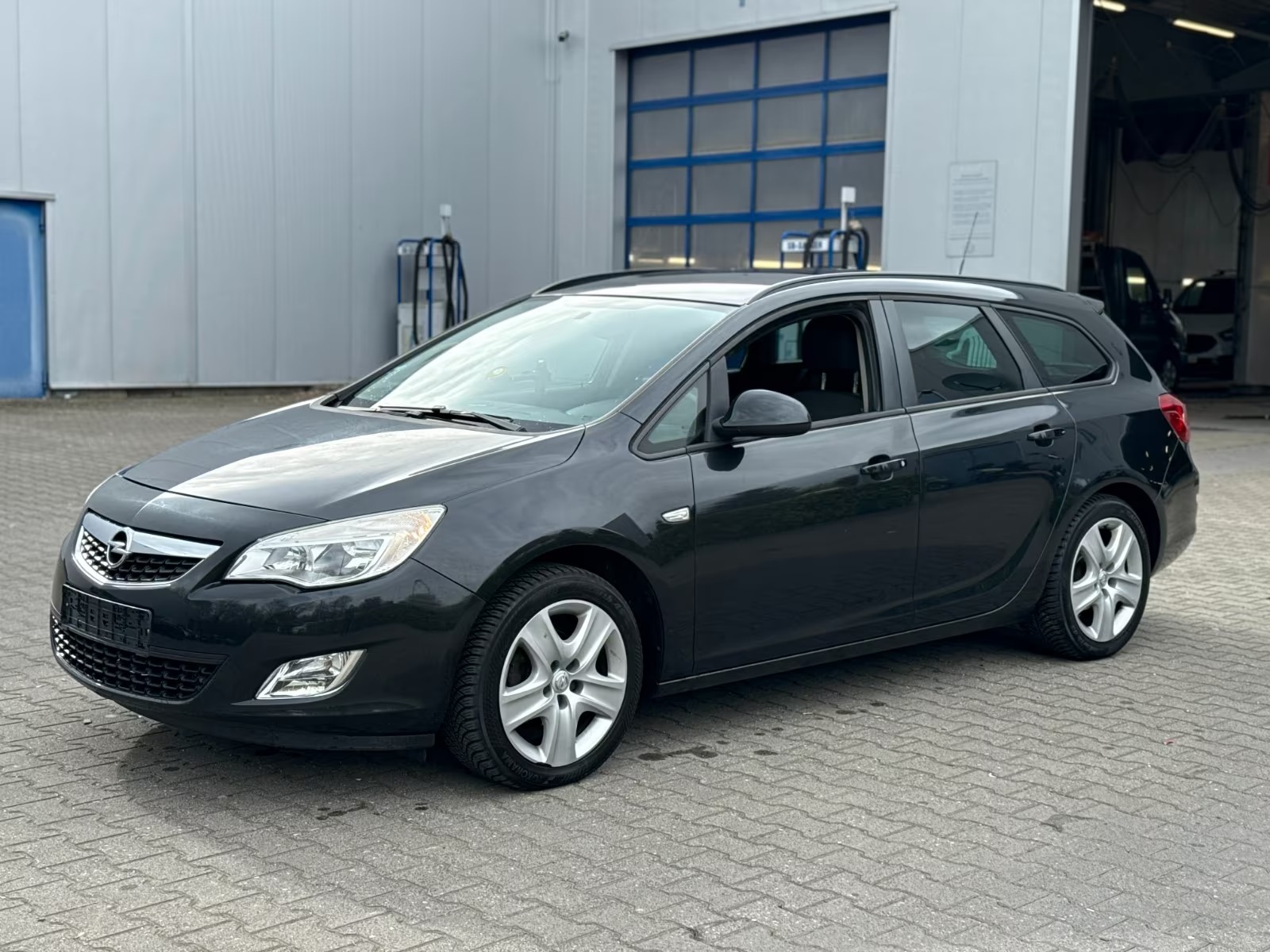 Opel Astra J Sports Tourer - photo 13